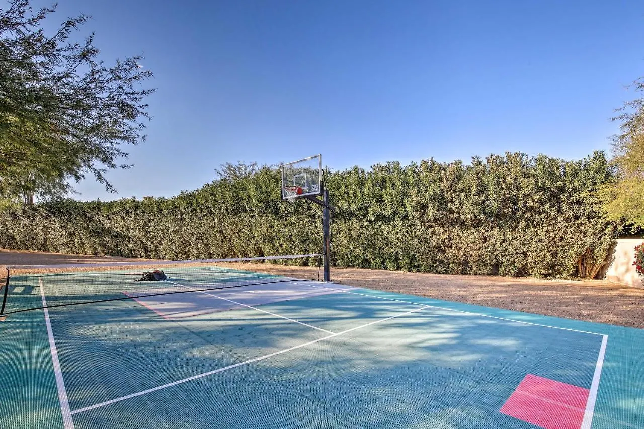 בית נופש סקוטסדייל Lavish Paradise Valley Home With Sports Court And Pool ארצות הברית