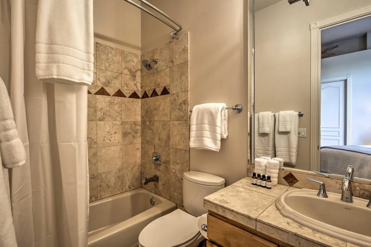 סקוטסדייל Lavish Paradise Valley Home With Sports Court And Pool ארצות הברית
